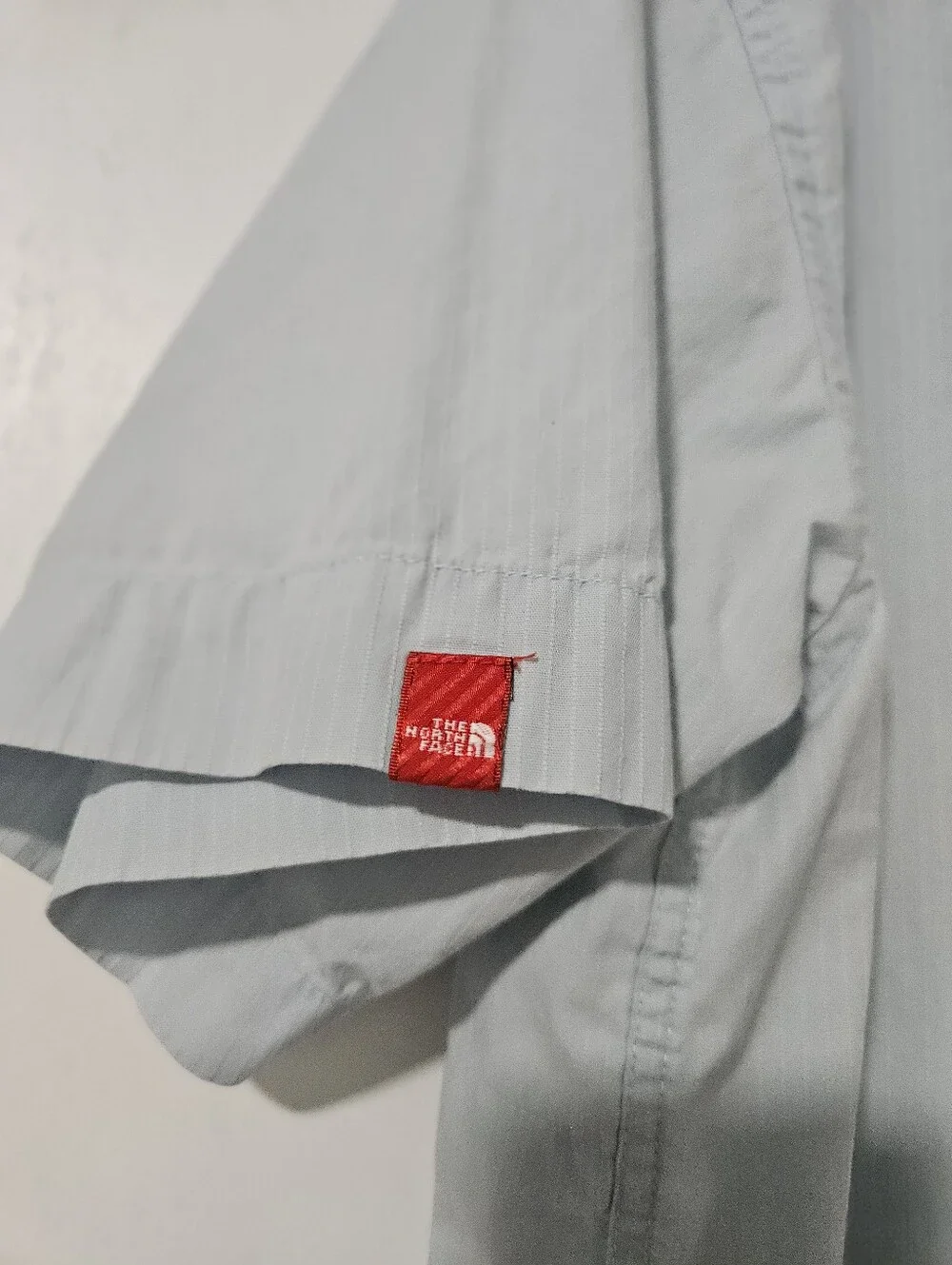 The North Face Men's Medium Light Blue Striped Short Sleeve Button Down Shirt